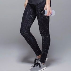 Lululemon Speed Tight III Full-On Luxtreme tights Star Crushed Coal
Black size 6